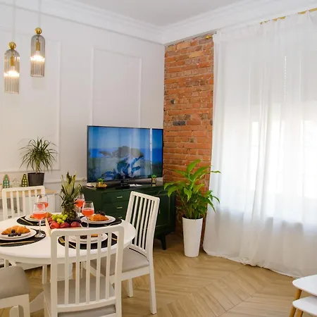 Maya's Flats & 36 - Chlebnicka Old Town Gd * Гданьск