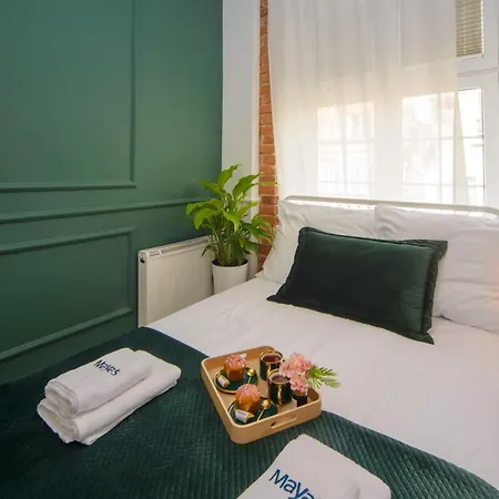 Maya's Flats & 36 - Chlebnicka Old Town Gd 아파트