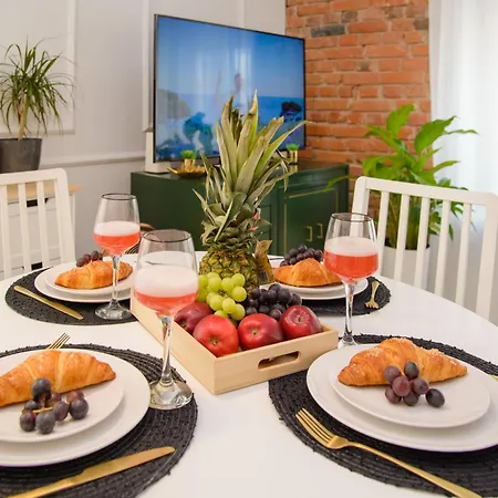 Maya's Flats & 36 - Chlebnicka Old Town Gd Гданьск