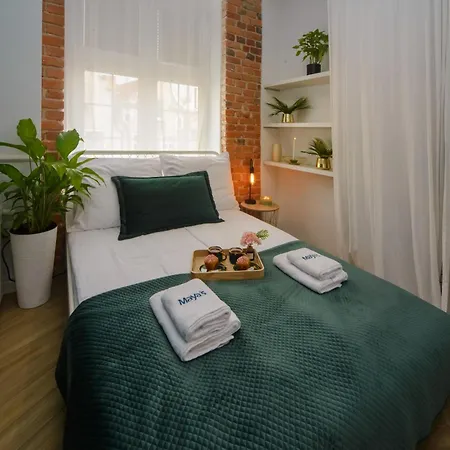 Maya's Flats & 36 - Chlebnicka Old Town Gd 아파트